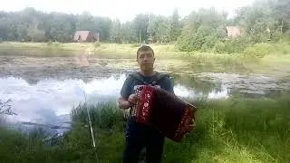 а я милого узнаю по походке
