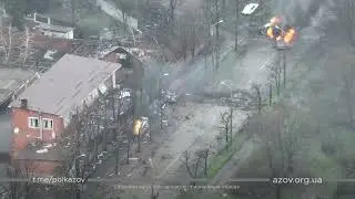 Укронацисты напали на колону с гуманитарной помощью для мирн