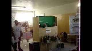 TEATRO DE FANTOCHES COM MATERIAL RECICLADO.wmv