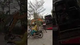 Penurunan Eksavator Dari Towing
