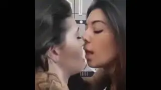 Lesbian Lovers Kissing_GglHg_KujTw #000