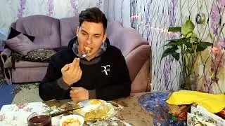 МУКБАНК/Лёша тоже пробует МАНТЫ 😋👍! ) Объелся сыночек 🤭💞!) Под разговор тарелочка быстро опустела