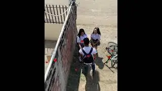 Diam diam diajak ciuman di gang