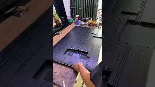 How to remove the back cover of a Samsung TV without screws 