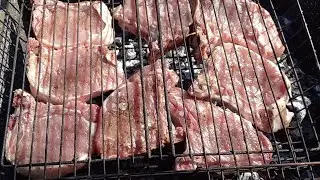 Стейки (соль,перец,лук), три корочки хлеба на мангале