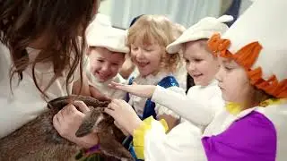 КРАСИВАЯ НОВОГОДНЯЯ ПЕСНЯ!Старый год, прощальные минутыНовый год, свиданья в первый час!