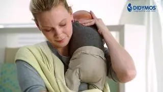 Die Wickelkreuztrage mit einem elastischen Tuch