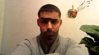 танцующая бровь.