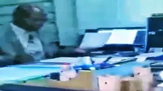 مدير مدرسة يتحرش بسيدة متزوجة و يطلب منها مجالسته في المقهى مقابل تسجيل ابنتها