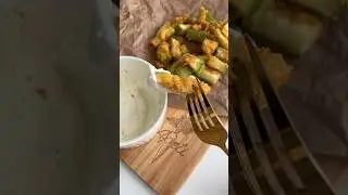 Хрустящие кабачки с сыром и сметанно-чесночным соусом!