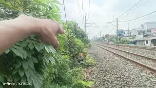 Melusuri kos kosan di pinggir reel kereta api vieaw jos kaya di kampung sejuk padahal di jakart