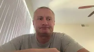 The life of a Russian doctor in the United States is not easy. He got a job as a security guard.