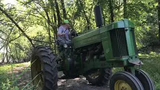 John Deere 60 skids logs