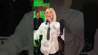Лера Кудрявцева и Катя Гордон решили замутить муз группу. Назвали её «Зависть» 