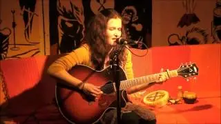 ZAČARANA MOČVARA Nina Romić - LJUBAV SE NE TRŽI