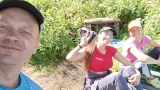 Катя і Оля на рибалкі