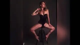 Shooting Nikita Pelizon fast pose