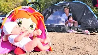 Kampa gidiyoruz!  Ayşe, Defne, Lili ve oyuncak bebeği Ela kampa gidiyorlar!