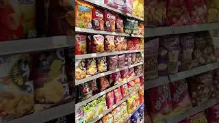 Grabbing a snack at CU Korean convenience store | Incheon Airport 🍙🧃