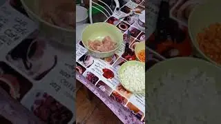 сейчас я буду кушать... сейчас меня покормят...
