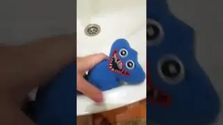 не забрызгал пол😁