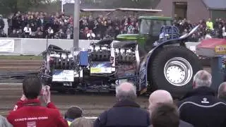 Tractor pulling CRASH - MPM Seaside Affair Loose Rear wheel @STROE 2010