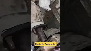 Un tubo dentro del catalizador del Escape 😝, no prende el check engine #mecanico #catalizador #sail