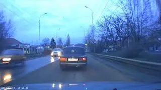 пересек двойную сплошную/ Блатной на семерке/ нарушает в наглую