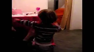 Ele quer tirar foto sozinho