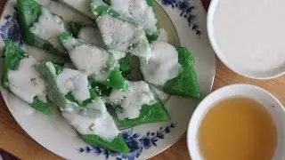 Banh Duc Ngot La Dua (Pandan Rice Cake with Syrup and Coconut Sauce)