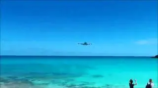 Посадка над пляжем на Боинге 747 1080 HD