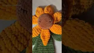 My Sunflower snuggler pattern. Instagram @maryana_prots