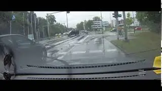 kolejny rowerzysta na czerwonym świetle