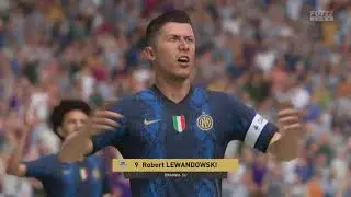 why Lewandowski is an absolute beast in FIFA22