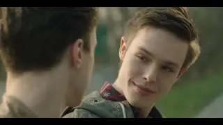 12 puntos. Corto GAY