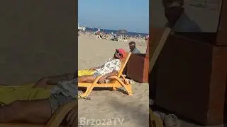 Janusz korzysta z leżaków za darmo