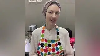 Ягодный торт-семифредо с шоколадным соусом