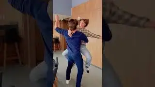 Así se saludan todos los hombres! 🥵😳 