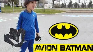 Belle journée pour faire voler l'avion BATMAN - Air Hogs Toy