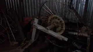Приспособа для плуга щоб орати кукурудзяне поле.