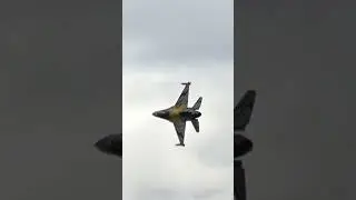 F-16 VIPER Waves Goodbye With Astounding KNIFE EDGE PASS !!!