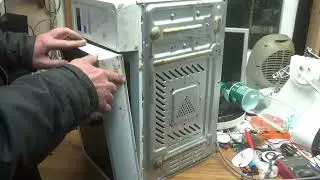 Микроволновка включается при закрывании дверцы