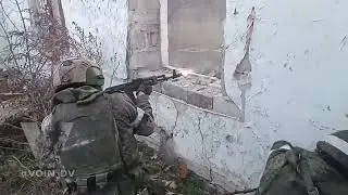 Штурмовые подразделения морской пехоты Дальнего Востока продвигаются в городской застройке Павловки