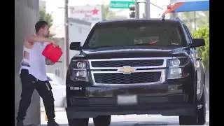ОБЛИВАЕМ ТАЧКИ БЕНЗОМ В ГЕТТО ПРАНК