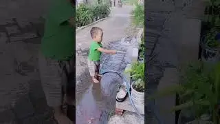 Semangat ya yg lagi nyiram bunga hii #shorts
