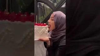 Oklin Fia jilbab ketat  
