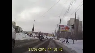 Проехал на красный- получи!