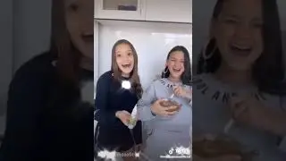 Café gelado com as gêmeas