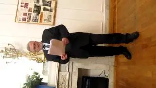 Юрий Гладкевич читает своё стихотворение