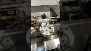 Slayer 1. Version beim Service - Drucksensor und Display defekt. Ein Blick ins Innere ist wichtig.
